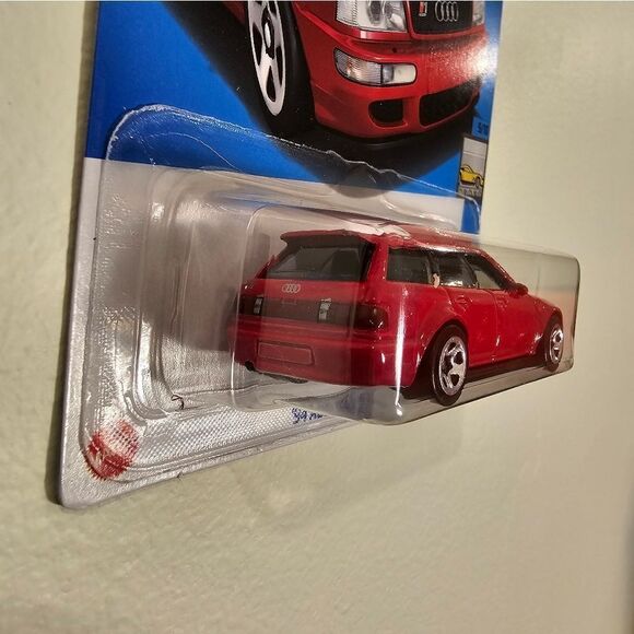 Hot Wheels Audi Avant RS2 Factory Fresh 2024 Station Wagon - Picture 3 of 7